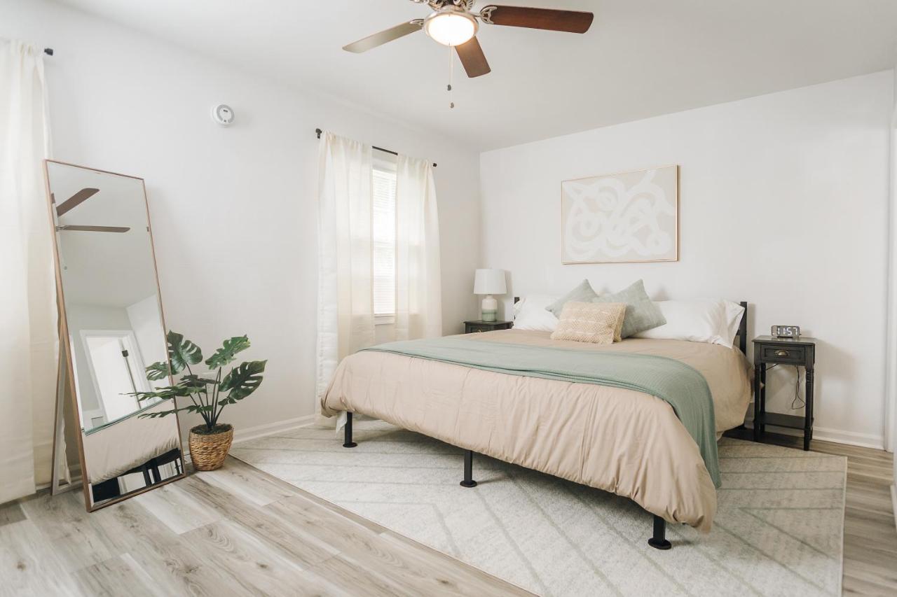 Tranquil Luxury: Modern Comfort! Lynchburg Luaran gambar