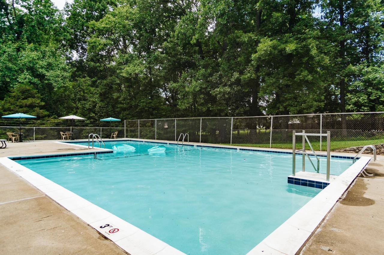 Tranquil Luxury: Modern Comfort! Lynchburg Luaran gambar