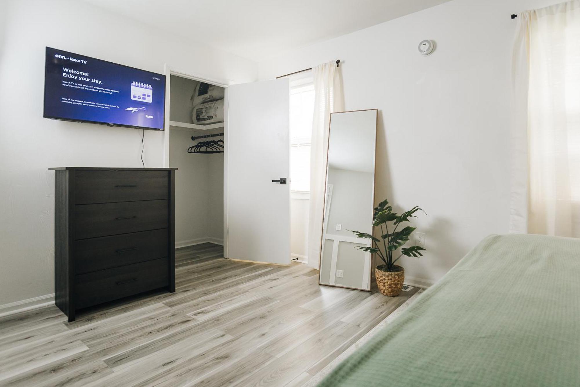 Tranquil Luxury: Modern Comfort! Lynchburg Luaran gambar