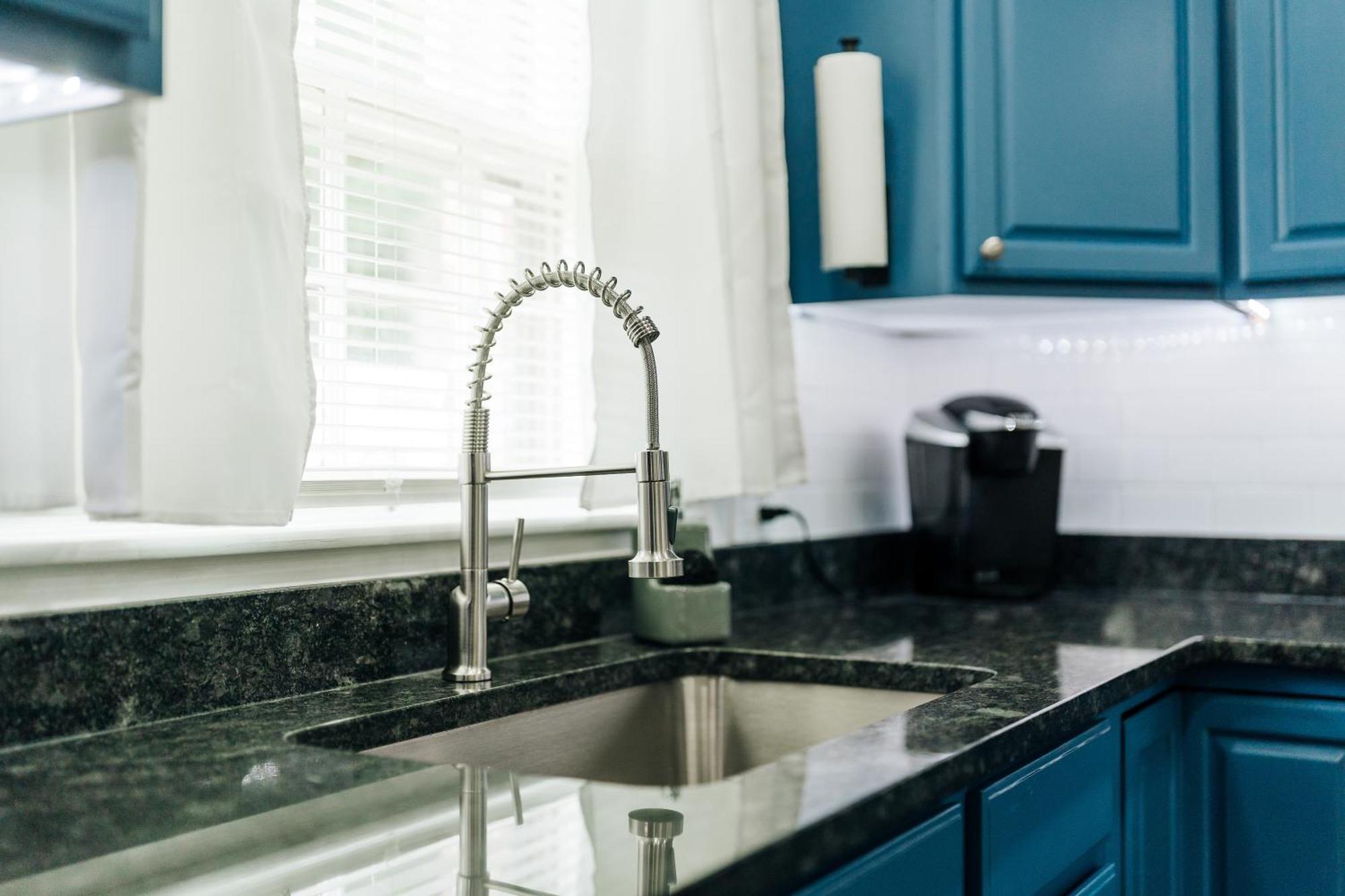 Tranquil Luxury: Modern Comfort! Lynchburg Luaran gambar